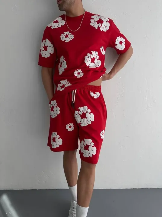 İki İplik Kumaş Baskılı T-shirt Şortlu Takım- Kırmızı İki İplik Kumaş Baskılı T-shirt Şortlu Takım- Kırmızı