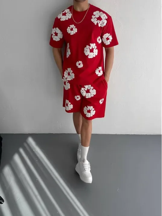 İki İplik Kumaş Baskılı T-shirt Şortlu Takım- Kırmızı İki İplik Kumaş Baskılı T-shirt Şortlu Takım- Kırmızı