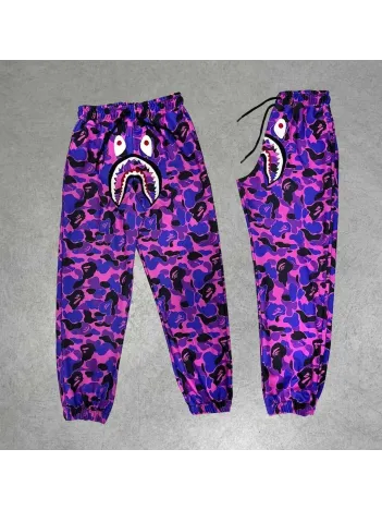 İki İplik Mevsimlik Bape Nakişli Eşofman Pantolon - Mor İki İplik Mevsimlik Bape Nakişli Eşofman Pantolon - Mor