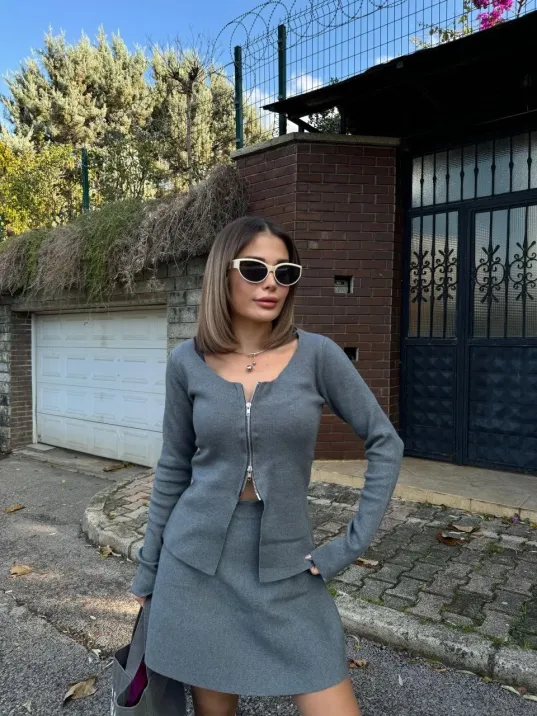 İkili Fermuarlı Hırkalı Etekli Takım - Füme İkili Fermuarlı Hırkalı Etekli Takım - Füme