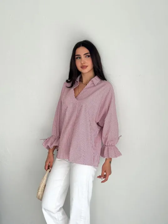 Kadın Arkası Asimetrik Yırtmaç Kesim Detaylı Cizgili Bluz Gömlek - Bordo Kadın Arkası Asimetrik Yırtmaç Kesim Detaylı Cizgili Bluz Gömlek - Bordo