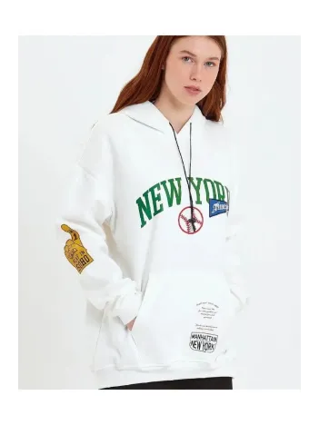 Kadın Baskılı Kapüşonlu Sweatshirt - Beyaz Kadın Baskılı Kapüşonlu Sweatshirt - Beyaz