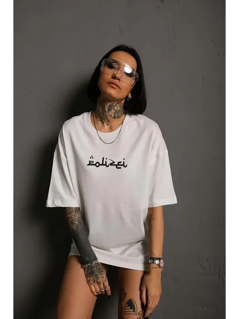 Kadın Bisiklet Yakalı Sırt Baskılı Oversize T-shirt - Beyaz