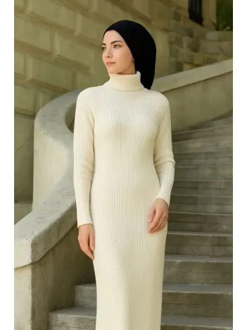 Kadın Tesettür Triko Elbise – Boğazlı Uzun Fitilli Dokuma, Esnek Tam Kalıp, 130 cm Midi Boy, Bahar & Kış Şık Rahat Stil - Beyaz Kadın Tesettür Triko Elbise – Boğazlı Uzun Fitilli Dokuma, Esnek Tam Kalıp, 130 cm Midi Boy, Bahar & Kış Şık Rahat Stil - Beyaz