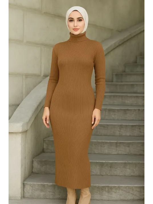 Kadın Tesettür Triko Elbise – Boğazlı Uzun Fitilli Dokuma, Esnek Tam Kalıp, 130 cm Midi Boy, Bahar & Kış Şık Rahat Stil - Kahverengi