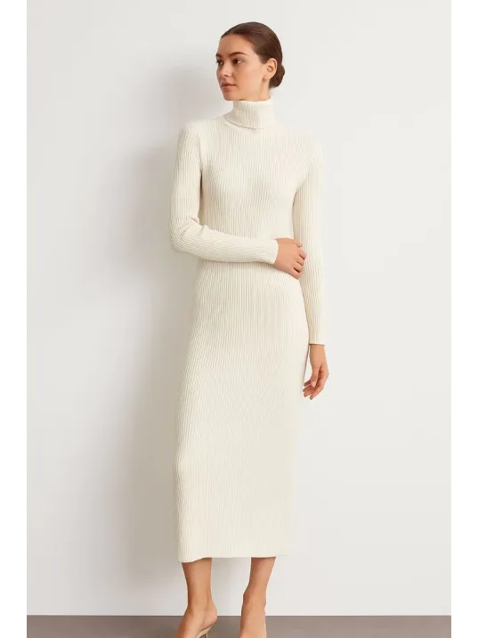 Kadın Boğazlı Triko Elbise – Uzun Fitilli Esnek Dokuma, Tam Kalıp, Kışlık & Baharlık Şık Rahat Stil, 130 cm Midi Boy Elbise - Beyaz