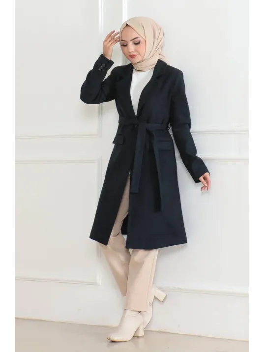 Kadın Kaşe Kaban – Uzun Boy Kruvaze Yaka, Kuşaklı Tesettür Kışlık Kaban, Astarlı Şık Yünlü Dokuma Oversize Rahat Kalıp, Cepli Modern Kaşe Mont Modeli - Lacivert Kadın Kaşe Kaban – Uzun Boy Kruvaze Yaka, Kuşaklı Tesettür Kışlık Kaban, Astarlı Şık Yünlü Dokuma Oversize Rahat Kalıp, Cepli Modern Kaşe Mont Modeli - Lacivert