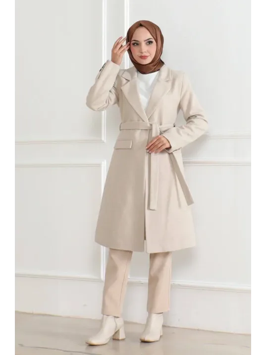 Kadın Kaşe Kaban – Uzun Boy Kruvaze Yaka, Kuşaklı Tesettür Kışlık Kaban, Astarlı Şık Yünlü Dokuma Oversize Rahat Kalıp, Cepli Modern Kaşe Mont Modeli - Bej