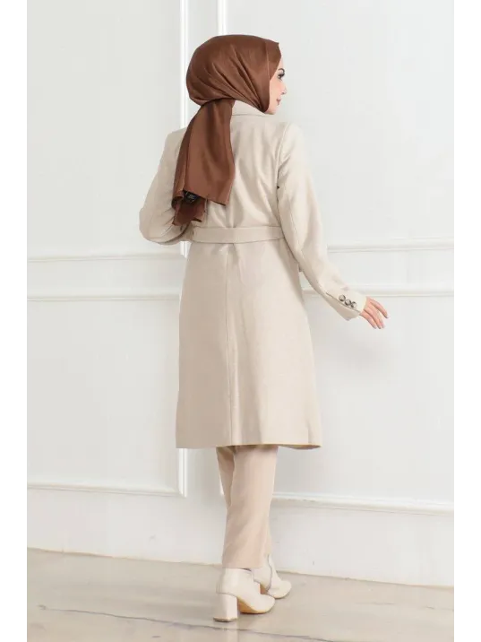 Kadın Kaşe Kaban – Uzun Boy Kruvaze Yaka, Kuşaklı Tesettür Kışlık Kaban, Astarlı Şık Yünlü Dokuma Oversize Rahat Kalıp, Cepli Modern Kaşe Mont Modeli - Bej