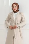 Kadın Kaşe Kaban – Uzun Boy Kruvaze Yaka, Kuşaklı Tesettür Kışlık Kaban, Astarlı Şık Yünlü Dokuma Oversize Rahat Kalıp, Cepli Modern Kaşe Mont Modeli - Bej