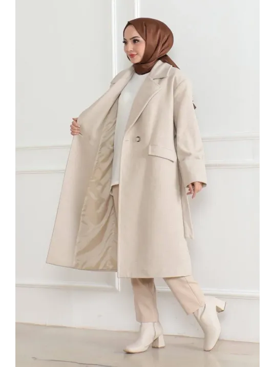 Kadın Kaşe Kaban – Uzun Boy Kruvaze Yaka Kuşaklı Tesettür Kaşe Kışlık Kaban, Astarlı Şık Yünlü Dokuma Oversize Rahat Kalıp Cepli Düğmeli Modern Kap Modeli - Bej