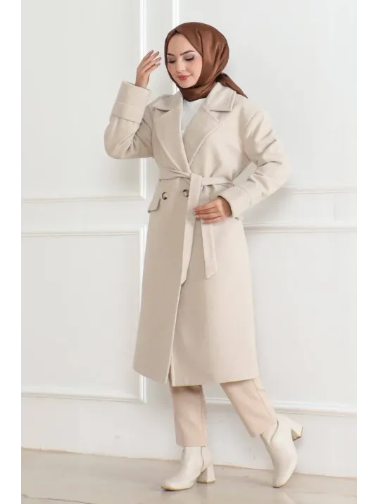 Kadın Kaşe Kaban – Uzun Boy Kruvaze Yaka Kuşaklı Tesettür Kaşe Kışlık Kaban, Astarlı Şık Yünlü Dokuma Oversize Rahat Kalıp Cepli Düğmeli Modern Kap Modeli - Bej