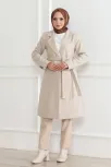 Kadın Kaşe Kaban – Uzun Boy Kruvaze Yaka, Kuşaklı Tesettür Kışlık Kaban, Astarlı Şık Yünlü Dokuma Oversize Rahat Kalıp, Cepli Modern Kaşe Mont Modeli - Bej