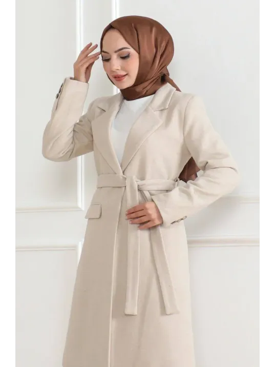 Kadın Kaşe Kaban – Uzun Boy Kruvaze Yaka, Kuşaklı Tesettür Kışlık Kaban, Astarlı Şık Yünlü Dokuma Oversize Rahat Kalıp, Cepli Modern Kaşe Mont Modeli - Bej
