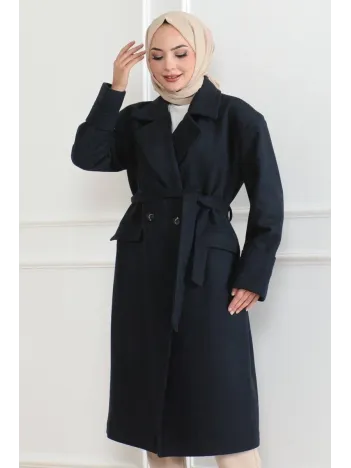 Kadın Kaşe Kaban – Uzun Boy Kruvaze Yaka Kuşaklı Tesettür Kaşe Kışlık Kaban, Astarlı Şık Yünlü Dokuma Oversize Rahat Kalıp Cepli Düğmeli Modern Kap Modeli - Lacivert