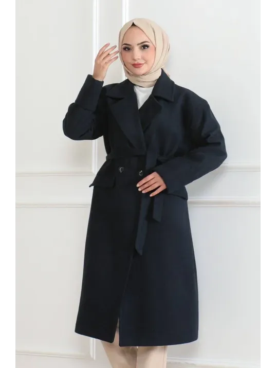 Kadın Kaşe Kaban – Uzun Boy Kruvaze Yaka Kuşaklı Tesettür Kaşe Kışlık Kaban, Astarlı Şık Yünlü Dokuma Oversize Rahat Kalıp Cepli Düğmeli Modern Kap Modeli - Lacivert