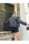 Kadın Oversize Bomber Ceket – Siyah, Fermuarlı, Sokak Modası Tarzı Mont - Siyah Kadın Oversize Bomber Ceket – Siyah, Fermuarlı, Sokak Modası Tarzı Mont - Siyah