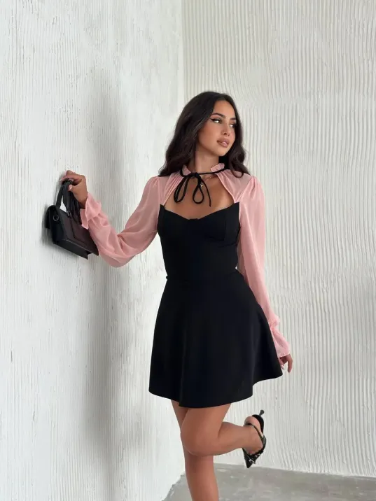 Kadın Göğsü Bağlamalı Kalp Yaka Kolları Şifon Mini Elbise - Siyah Pembe Kadın Göğsü Bağlamalı Kalp Yaka Kolları Şifon Mini Elbise - Siyah Pembe