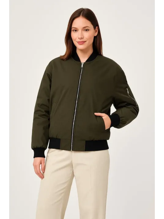 Kadın Bomber Mont Ceket – Fermuarlı, Kapitone İçi Astarlı, Su İtici Kumaş, Regular Fit, Yandan Cepli, Günlük Bahar & Kış Şık Rahat Stil - Haki Kadın Bomber Mont Ceket – Fermuarlı, Kapitone İçi Astarlı, Su İtici Kumaş, Regular Fit, Yandan Cepli, Günlük Bahar & Kış Şık Rahat Stil - Haki