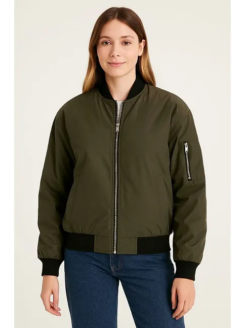 Kadın Bomber Mont Ceket – Fermuarlı, Kapitone İçi Astarlı, Su İtici Kumaş, Regular Fit, Yandan Cepli, Günlük Bahar & Kış Şık Rahat Stil - Haki