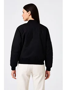 Kadın Bomber Mont Ceket – Fermuarlı, Kapitone İçi Astarlı, Su İtici Kumaş, Regular Fit, Yandan Cepli, Günlük Bahar & Kış Şık Rahat Stil - Siyah