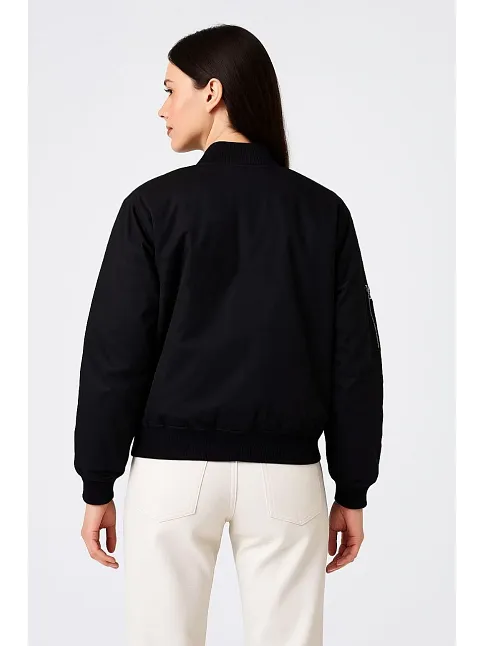 Kadın Bomber Mont Ceket – Fermuarlı, Kapitone İçi Astarlı, Su İtici Kumaş, Regular Fit, Yandan Cepli, Günlük Bahar & Kış Şık Rahat Stil - Siyah