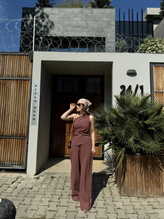 Kadın Keten Asimetrik Tek Omuzlu Bluz Pantalon Takım- Bordo Kadın Keten Asimetrik Tek Omuzlu Bluz Pantalon Takım- Bordo