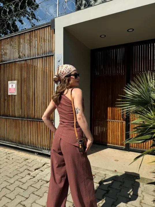 Kadın Keten Asimetrik Tek Omuzlu Bluz Pantalon Takım- Bordo Kadın Keten Asimetrik Tek Omuzlu Bluz Pantalon Takım- Bordo