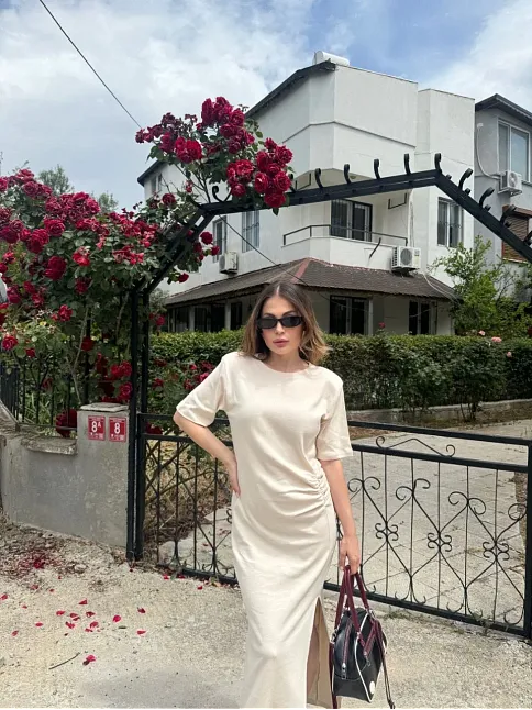 Kadın Kısa Kollu Uzun Yandan Yırtmaçlı Elbise - Bej