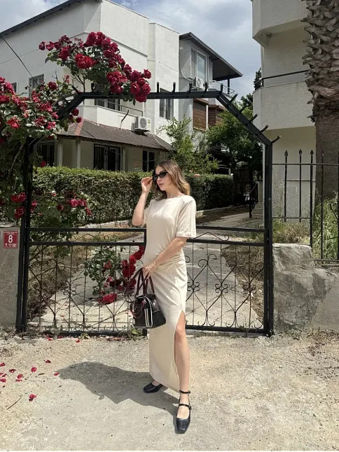 Kadın Kısa Kollu Uzun Yandan Yırtmaçlı Elbise - Bej