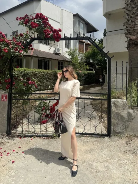 Kadın Kısa Kollu Uzun Yandan Yırtmaçlı Elbise - Bej