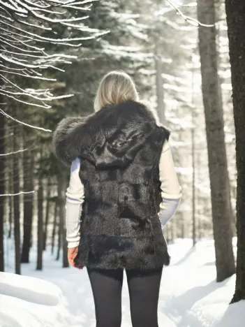 Kadın Kolsuz Kapüşonlu Yelek - Siyah Kadın Kolsuz Kapüşonlu Yelek - Siyah