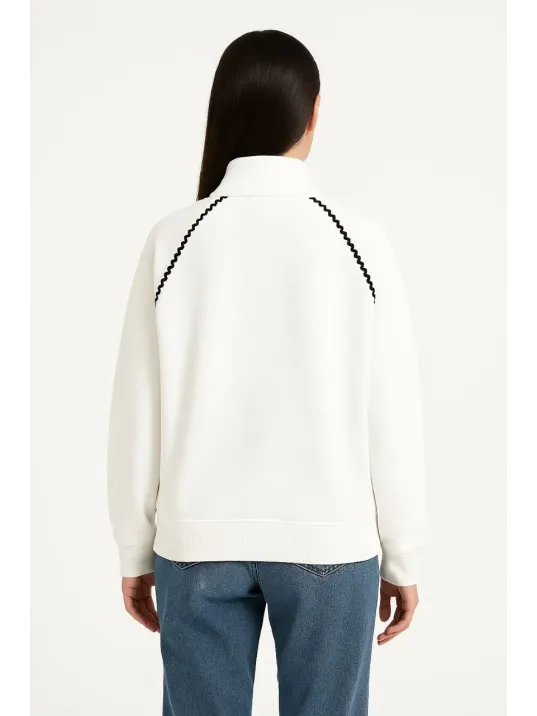 Kadın Oversize Dik Yaka Fermuarlı Sweatshirt - Zincir Nakışli Kanguru Cepli, - Beyaz