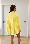 Kadın Oversize Pens Detaylı Cepli Yırtmaçlı Rahat Kalıp Poplin Gömlek - Sarı Kadın Oversize Pens Detaylı Cepli Yırtmaçlı Rahat Kalıp Poplin Gömlek - Sarı