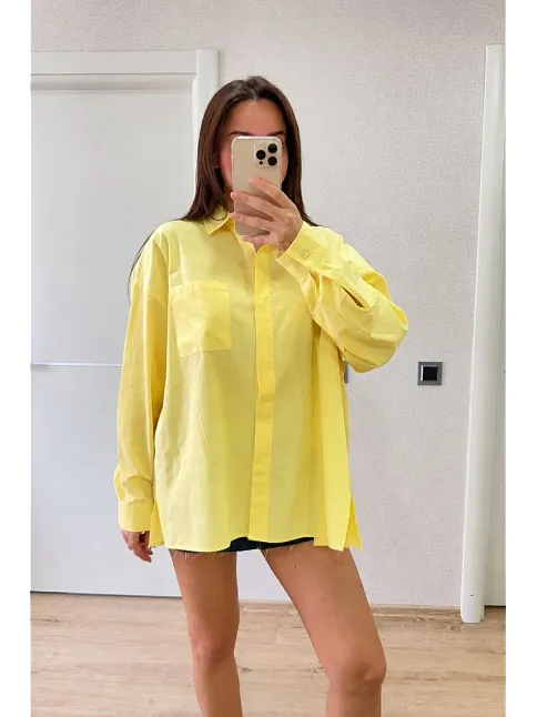 Kadın Oversize Pens Detaylı Cepli Yırtmaçlı Rahat Kalıp Poplin Gömlek - Sarı Kadın Oversize Pens Detaylı Cepli Yırtmaçlı Rahat Kalıp Poplin Gömlek - Sarı