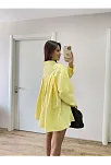 Kadın Oversize Pens Detaylı Cepli Yırtmaçlı Rahat Kalıp Poplin Gömlek - Sarı Kadın Oversize Pens Detaylı Cepli Yırtmaçlı Rahat Kalıp Poplin Gömlek - Sarı