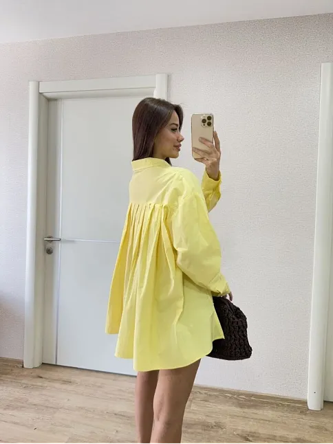 Kadın Oversize Pens Detaylı Cepli Yırtmaçlı Rahat Kalıp Poplin Gömlek - Sarı Kadın Oversize Pens Detaylı Cepli Yırtmaçlı Rahat Kalıp Poplin Gömlek - Sarı