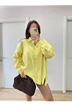 Kadın Oversize Pens Detaylı Cepli Yırtmaçlı Rahat Kalıp Poplin Gömlek - Sarı Kadın Oversize Pens Detaylı Cepli Yırtmaçlı Rahat Kalıp Poplin Gömlek - Sarı