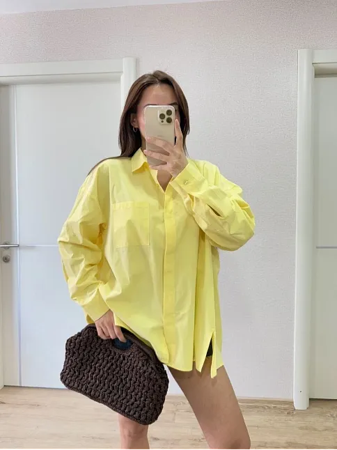 Kadın Oversize Pens Detaylı Cepli Yırtmaçlı Rahat Kalıp Poplin Gömlek - Sarı Kadın Oversize Pens Detaylı Cepli Yırtmaçlı Rahat Kalıp Poplin Gömlek - Sarı