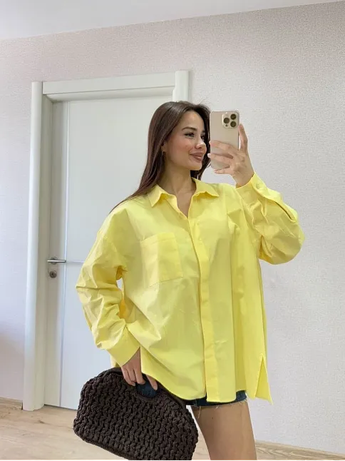 Kadın Oversize Pens Detaylı Cepli Yırtmaçlı Rahat Kalıp Poplin Gömlek - Sarı Kadın Oversize Pens Detaylı Cepli Yırtmaçlı Rahat Kalıp Poplin Gömlek - Sarı