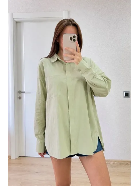 Kadın Oversize Pens Detaylı Cepli Yırtmaçlı Rahat Kalıp Poplin Gömlek - Yeşil Kadın Oversize Pens Detaylı Cepli Yırtmaçlı Rahat Kalıp Poplin Gömlek - Yeşil