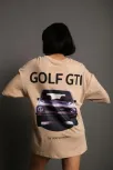 Kadın Oversize Baskılı Tişört – Golf Gtı Retro Araba Desenli, Ön & Arka Dijital Baskı, Sokak Modası Stil - Bej