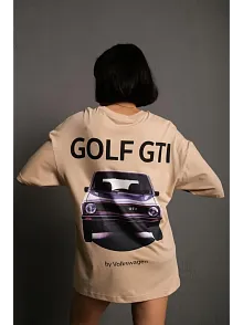 Kadın Oversize Baskılı Tişört – Golf Gtı Retro Araba Desenli, Ön & Arka Dijital Baskı, Sokak Modası Stil - Bej