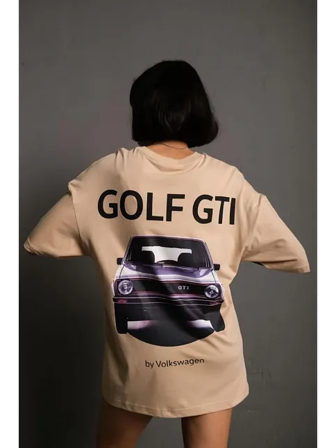 Kadın Oversize Baskılı Tişört – Golf Gtı Retro Araba Desenli, Ön & Arka Dijital Baskı, Sokak Modası Stil - Bej