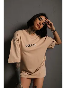 Kadın Oversize Baskılı Tişört – Golf Gtı Retro Araba Desenli, Ön & Arka Dijital Baskı, Sokak Modası Stil - Bej