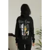 Kadın Oversize Üç İplik Kapüşonlu Sweatshirt – Siyah “Other Lives” Ön ve Arka Baskılı, Şardonlu Kışlık, Rahat Günlük Model Siyah Kadın Oversize Üç İplik Kapüşonlu Sweatshirt – Siyah “Other Lives” Ön ve Arka Baskılı, Şardonlu Kışlık, Rahat Günlük Model Siyah