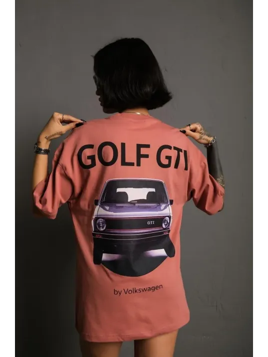 Kadın Oversize Baskılı Tişört – Golf GTI Retro Araba Desenli, Ön & Arka Dijital Baskı, Sokak Modası Stil- Gül Kurusu