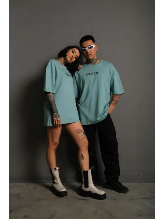 Kadın Oversize Baskılı Tişört – Golf GTI Retro Araba Desenli, Ön & Arka Dijital Baskı, Sokak Modası Stil - Mint Yeşili Kadın Oversize Baskılı Tişört – Golf GTI Retro Araba Desenli, Ön & Arka Dijital Baskı, Sokak Modası Stil - Mint Yeşili