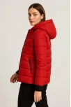 Kadın Şişme Kapüşonlu Fermuarlı Mont Su İtici Kapitone Astarlı Kumaş Cepli Kışlık Rahat Kalıp - Kırmızı