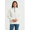 Kadın Üç İplik Dık Yaka Yarım Fermuarlı SweatShirt - Beyaz Kadın Üç İplik Dık Yaka Yarım Fermuarlı SweatShirt - Beyaz